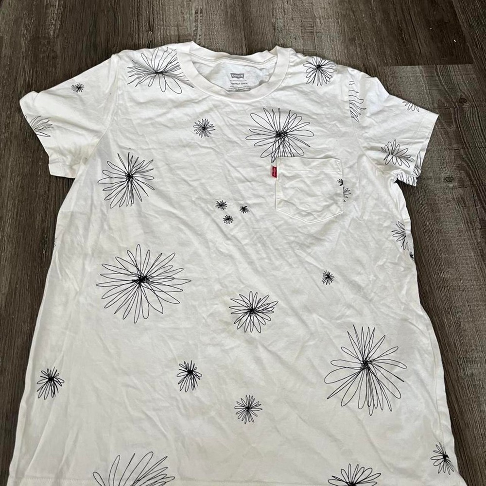 Levi's White Pocket Tee with Dandelions
